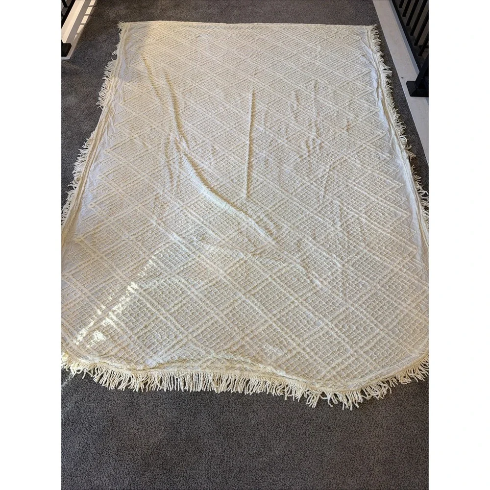 Vtg Cabin Crafts Needletuft Original Chenille Twin Bedspread 80X108 Lt Yellow